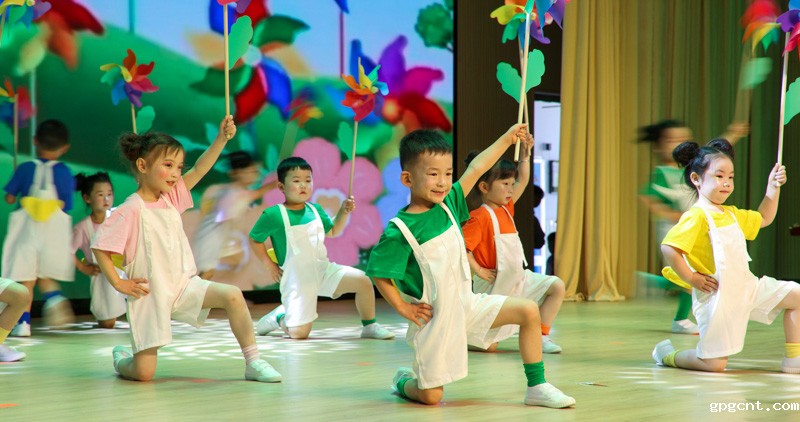 1748529322811990.jpg 表演1.jpg