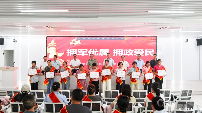 1753272617404237.jpg 颁奖1拷贝.jpg